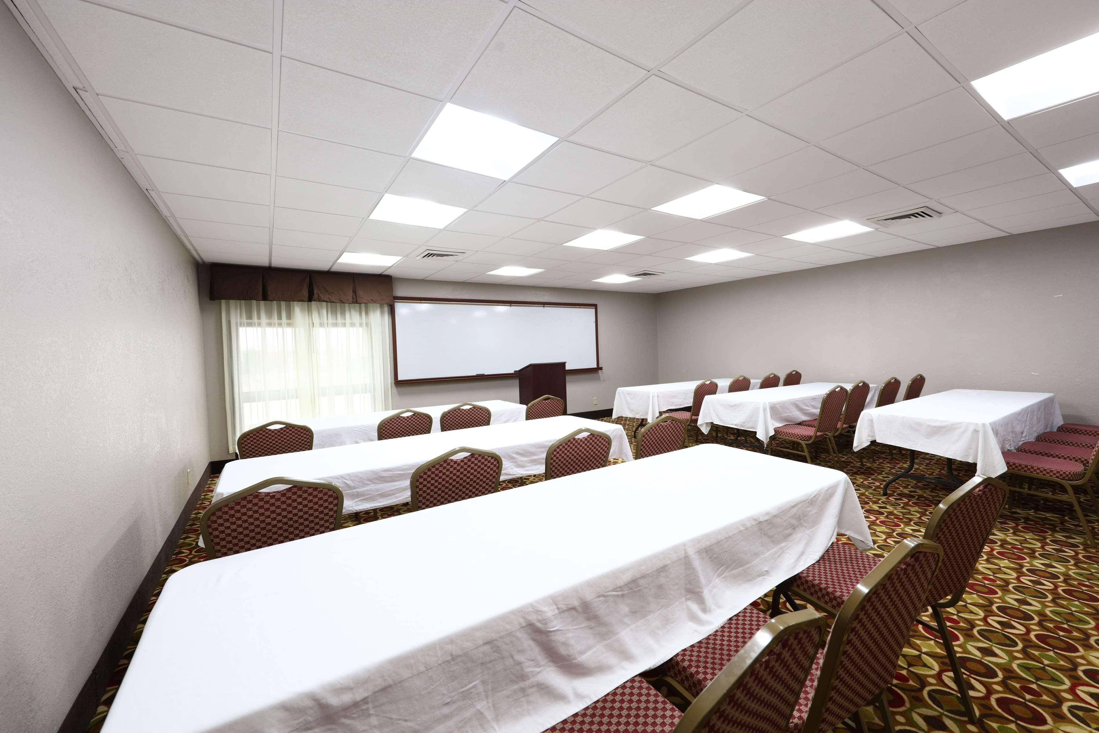 Cascade Americinn By Wyndham Grand Rapids Airport North מראה חיצוני תמונה