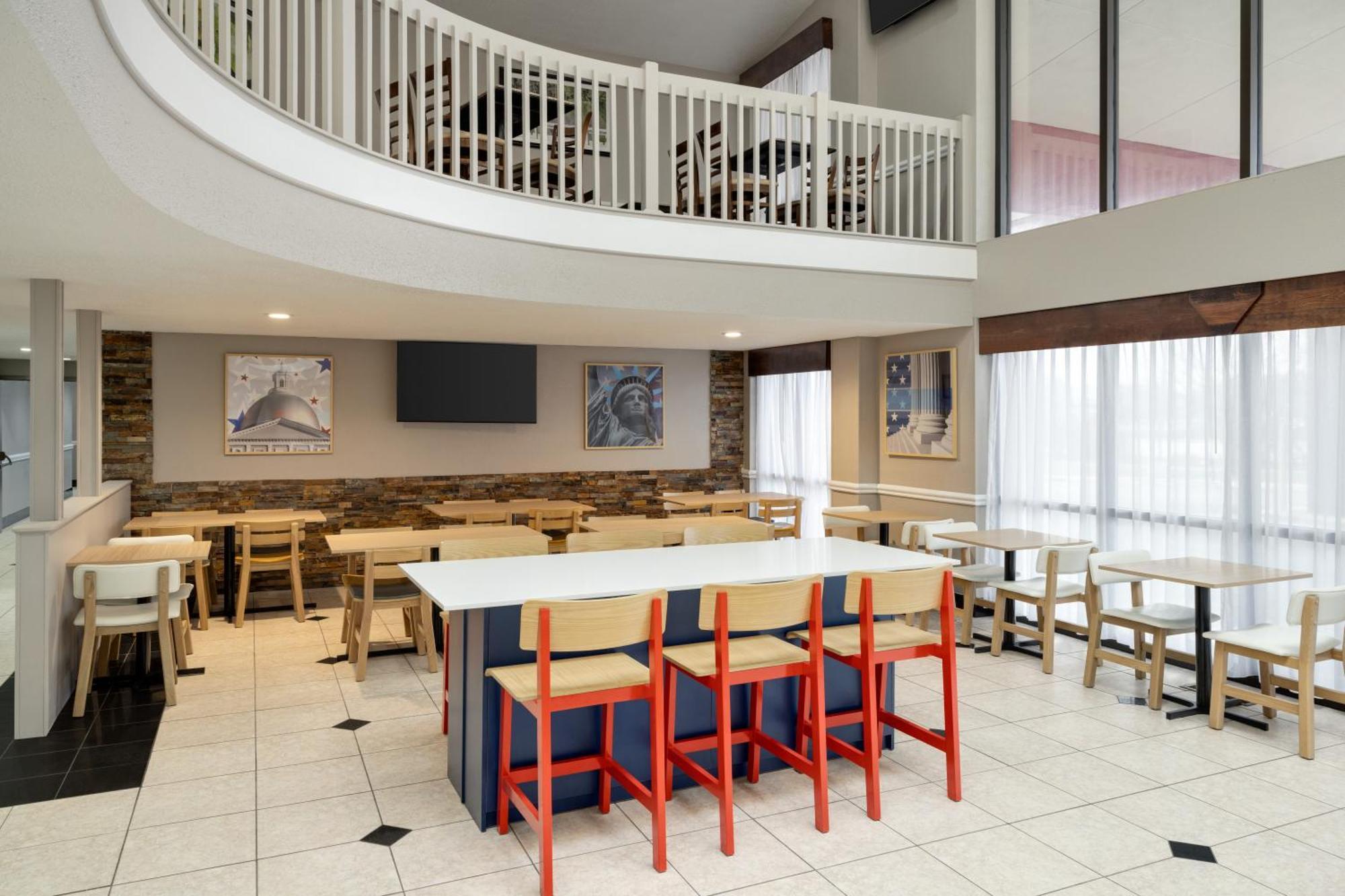 Cascade Americinn By Wyndham Grand Rapids Airport North מראה חיצוני תמונה