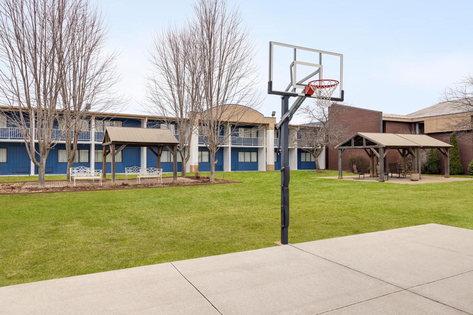 Cascade Americinn By Wyndham Grand Rapids Airport North מראה חיצוני תמונה