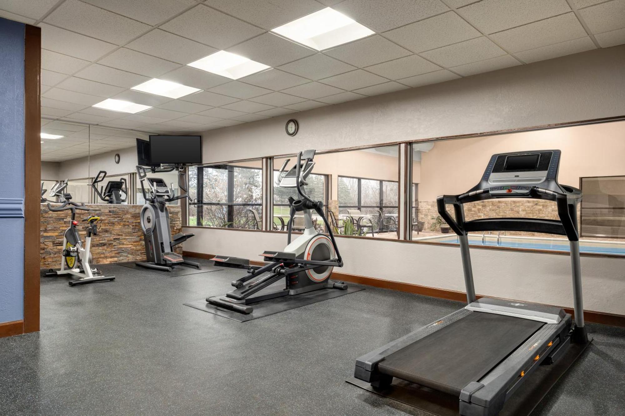 Cascade Americinn By Wyndham Grand Rapids Airport North מראה חיצוני תמונה