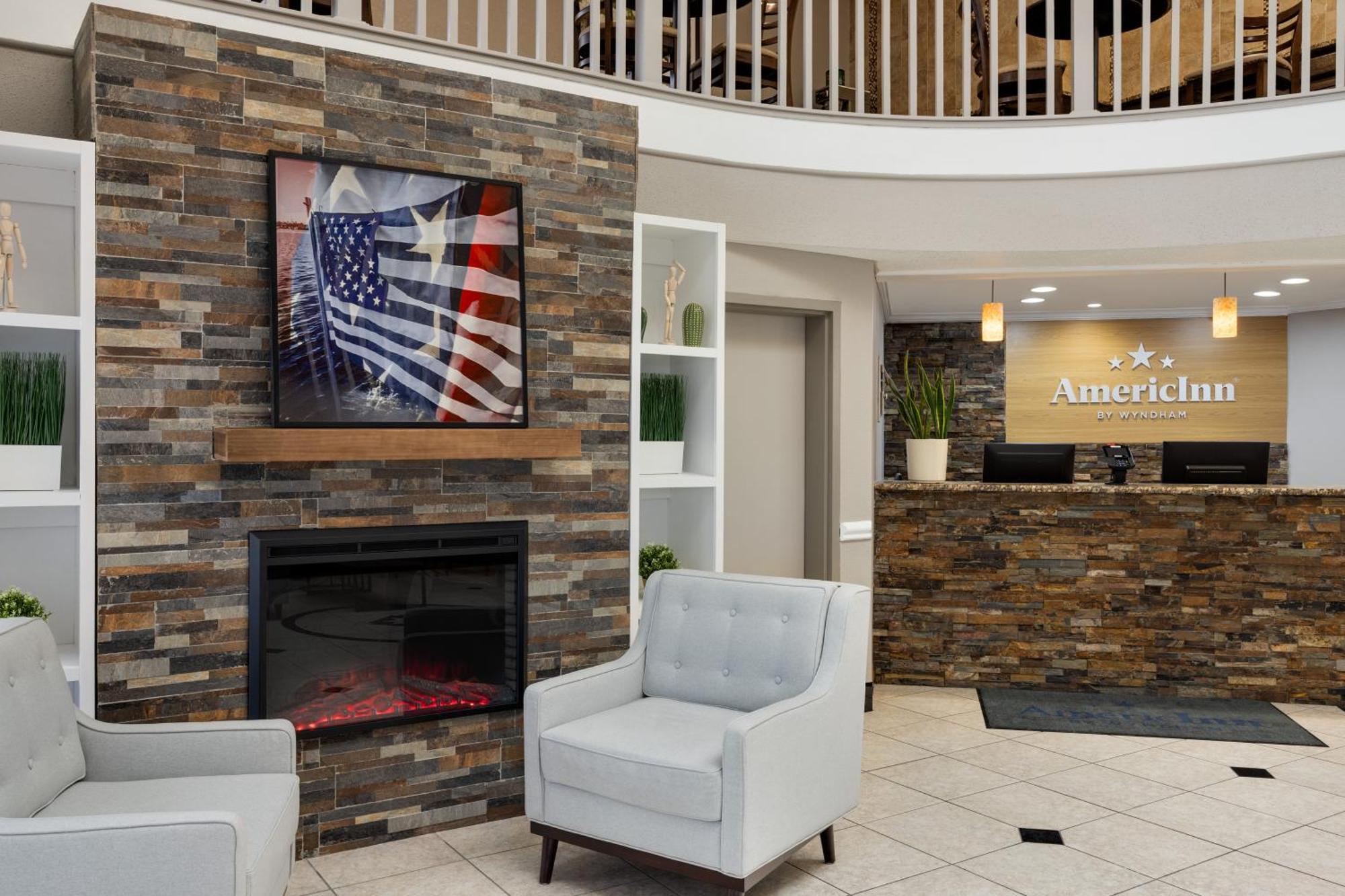 Cascade Americinn By Wyndham Grand Rapids Airport North מראה חיצוני תמונה