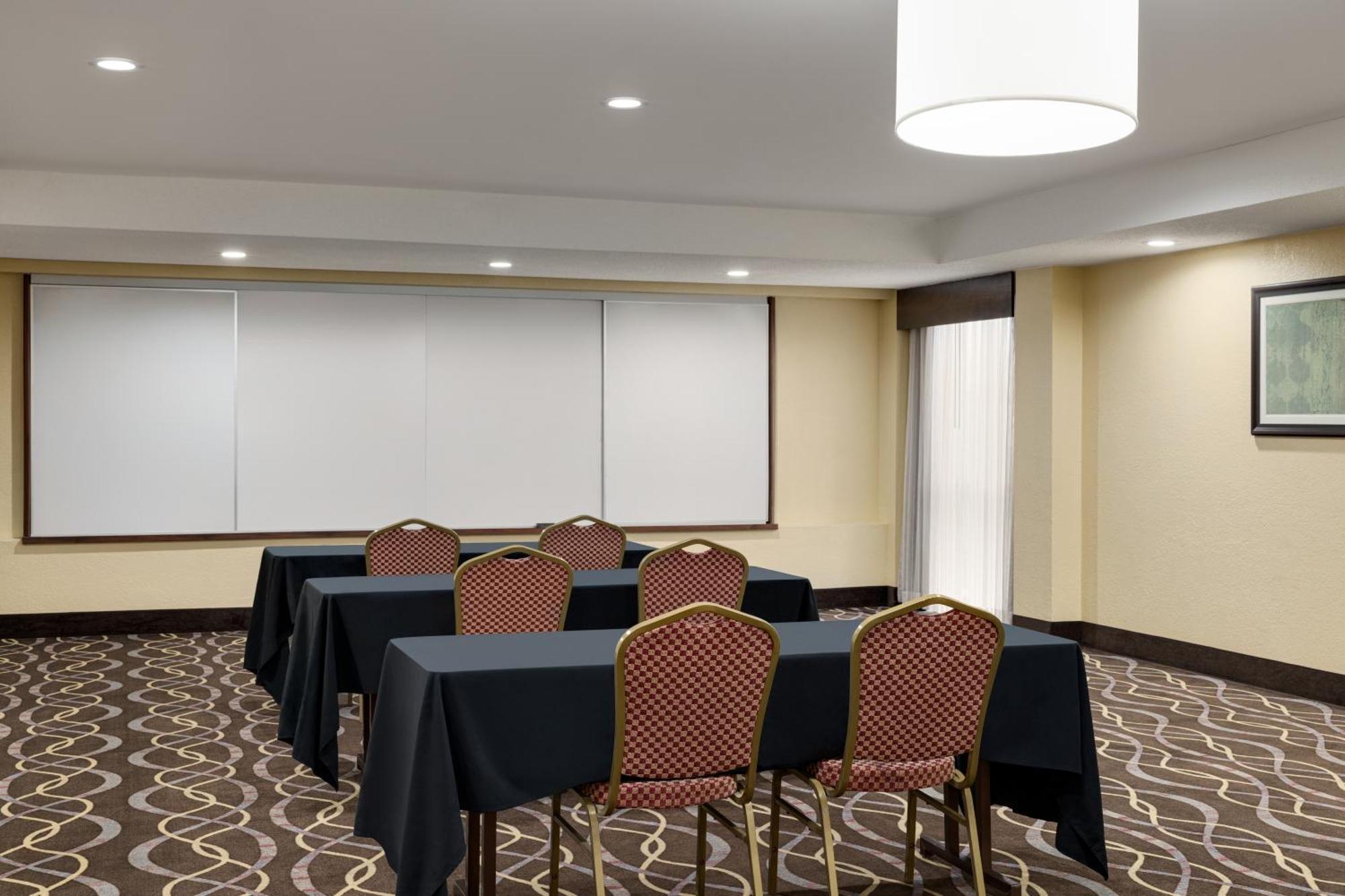 Cascade Americinn By Wyndham Grand Rapids Airport North מראה חיצוני תמונה